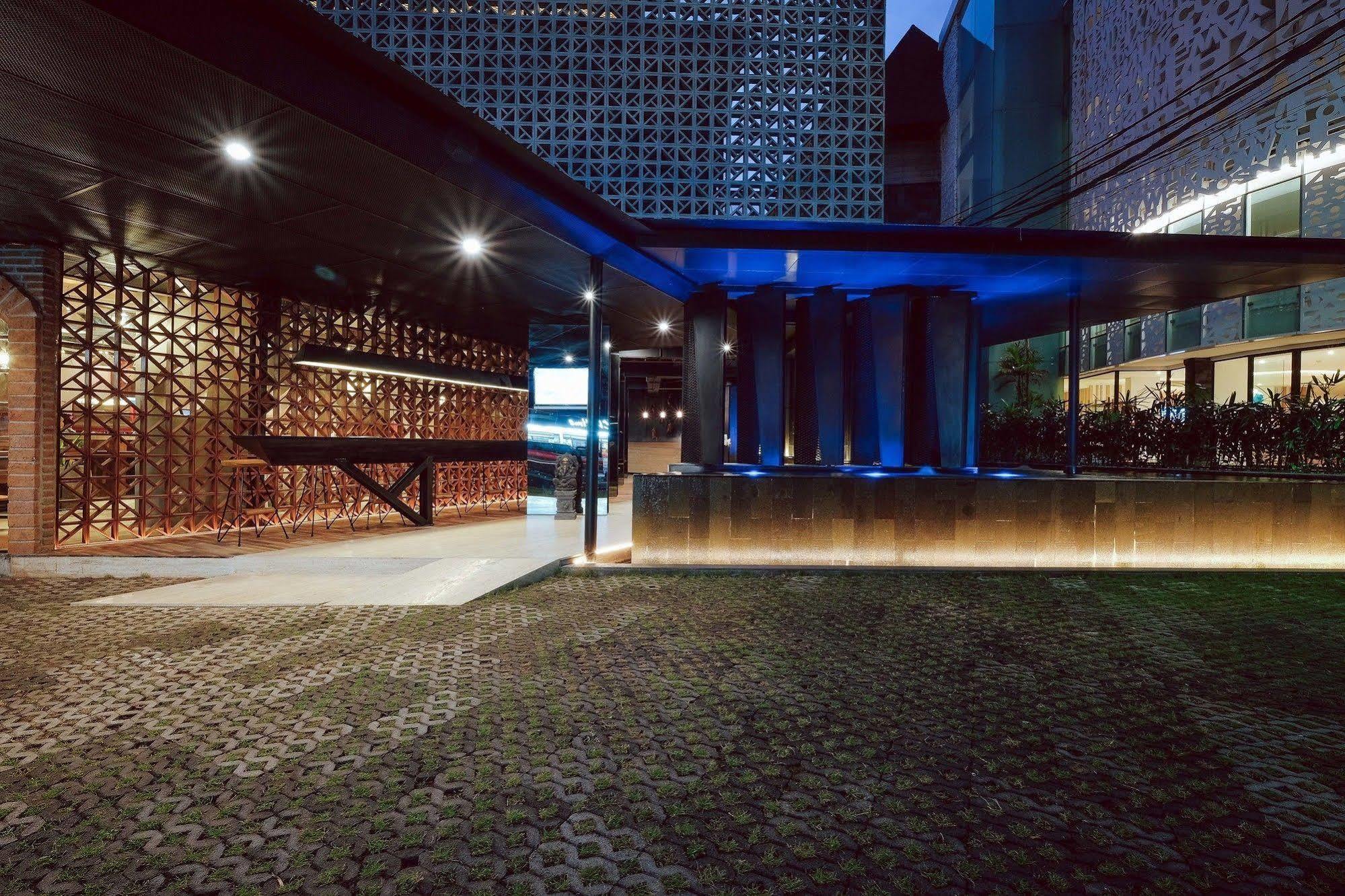 J Hotel Kuta Kuta  Exterior photo